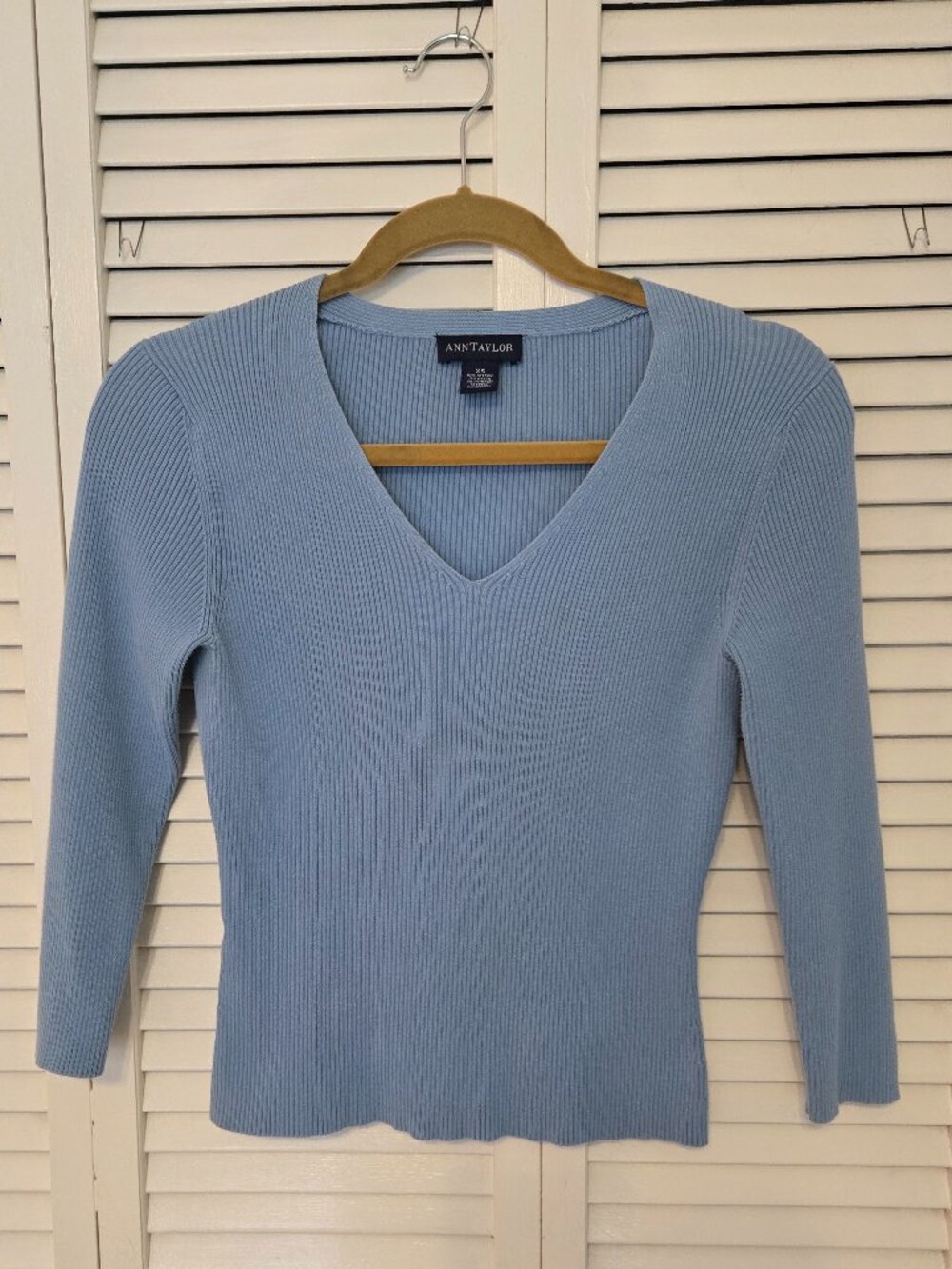 Ann Taylor 3/4 Sleeve V-Neck Sweater - Size XS